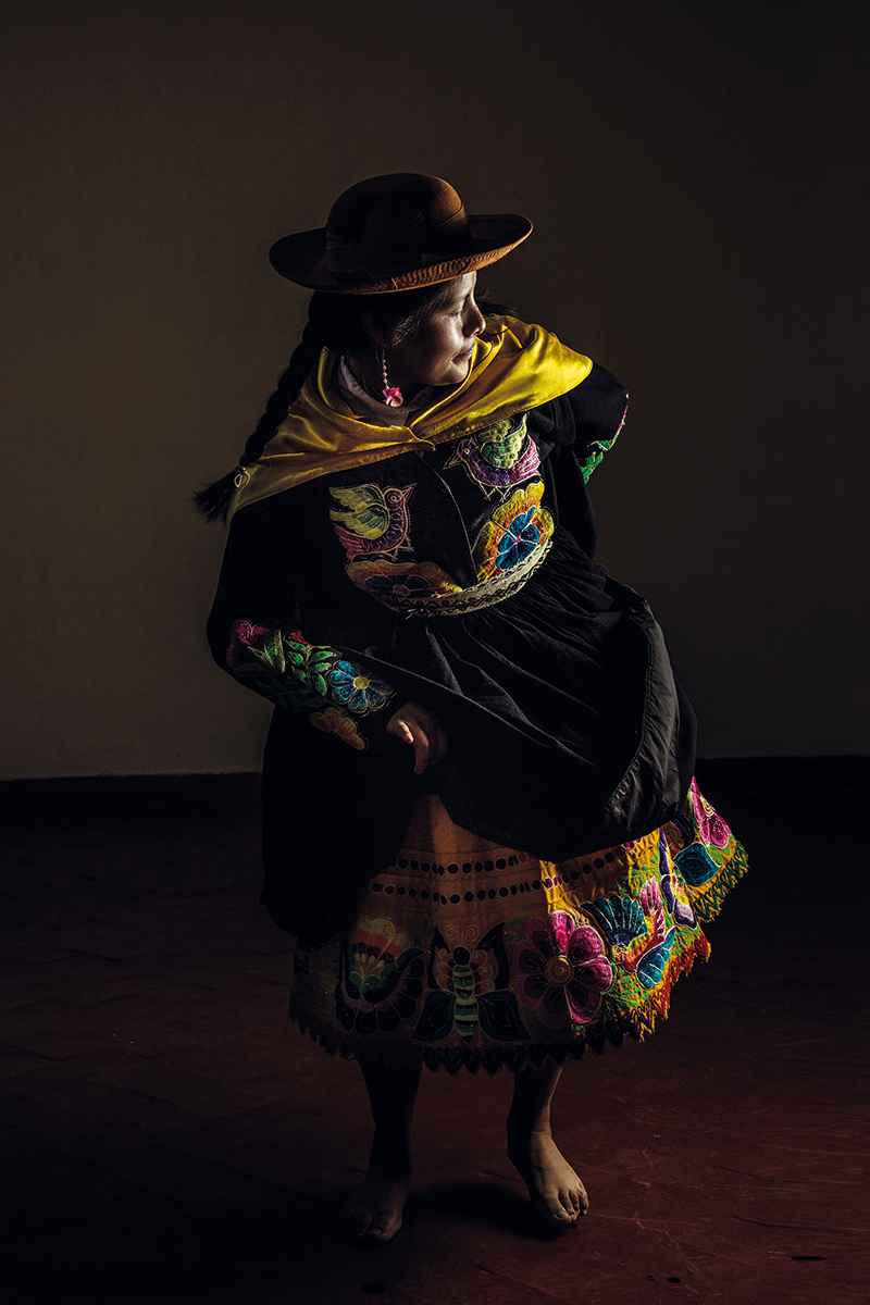 Ejecutando la danza Huaylas Agrícola